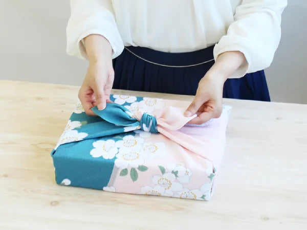 Furoshiki Japonés De Algodón - Tamaño 19 X 19 Pulgadas (aprox. 48 X 48 Cm), Estampado Luna Y Grulla, Multicolor