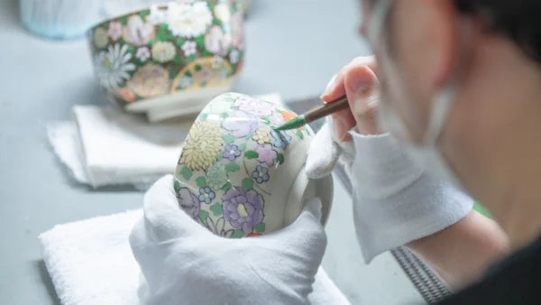 Artesanía tradicional japonesa hecha a mano kutani