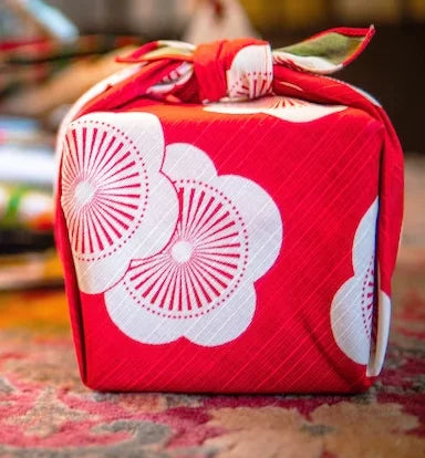 FUROSHIKI tela artesanal flor de ciruelo ume 48 x 48 cm