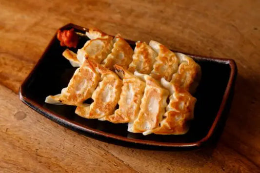 Gyoza dumplings japonesas salteadas