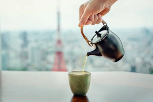 Taza y tetera de té japonés