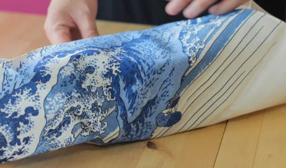 Pieza textil artesanal furoshiki Hokusai 48 x 48 cm